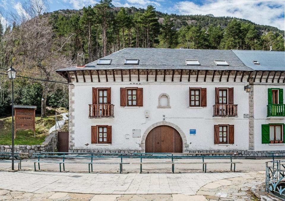 Albergue De Canfranc Estacion المظهر الخارجي الصورة