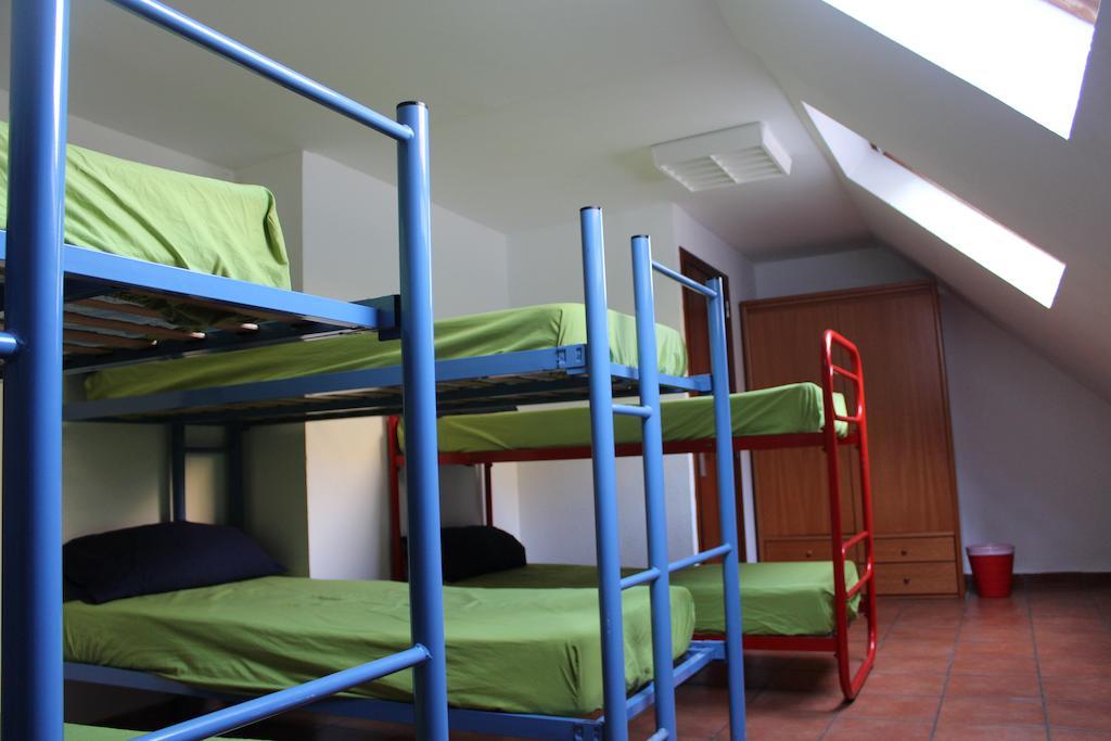 Albergue De Canfranc Estacion الغرفة الصورة