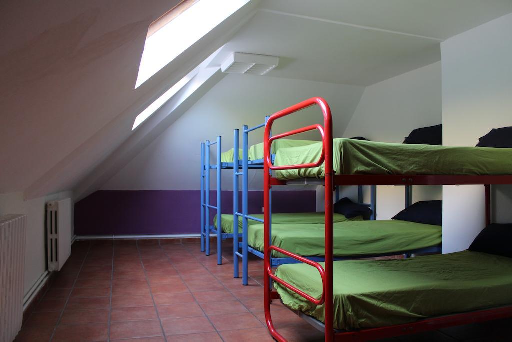 Albergue De Canfranc Estacion الغرفة الصورة