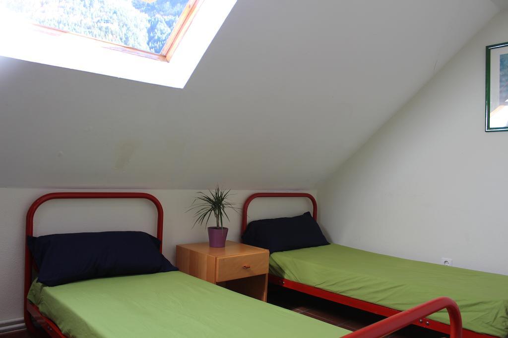 Albergue De Canfranc Estacion الغرفة الصورة
