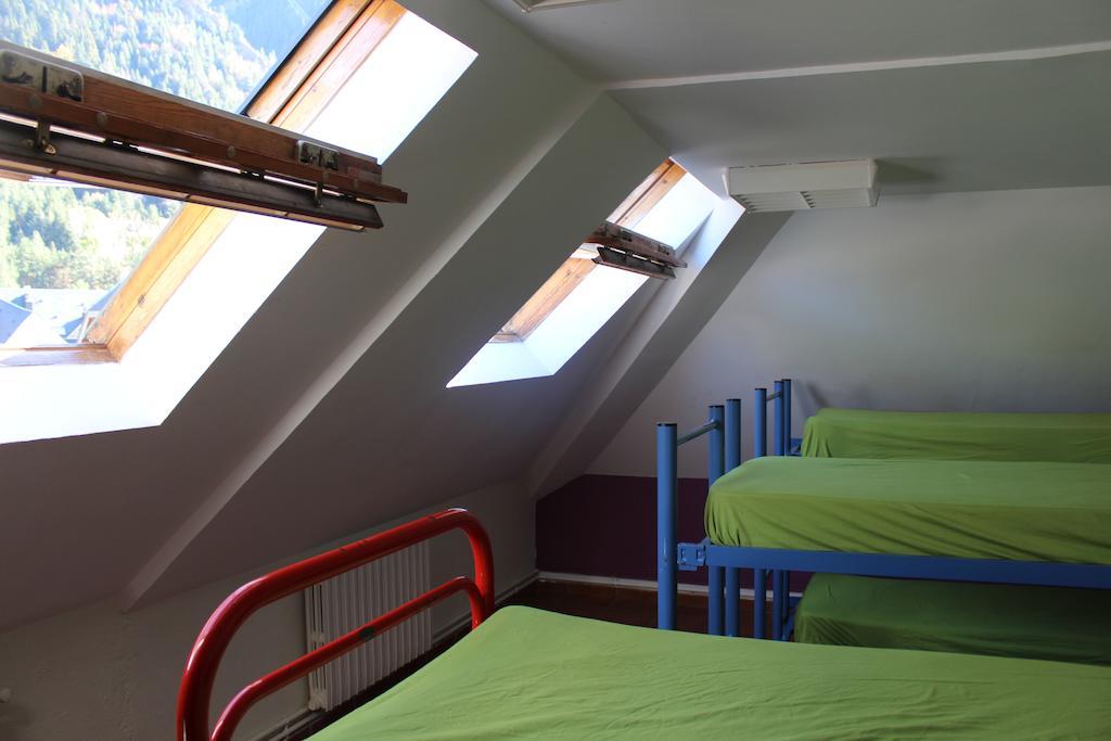 Albergue De Canfranc Estacion الغرفة الصورة