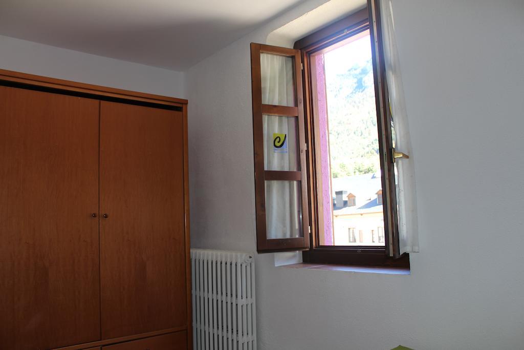 Albergue De Canfranc Estacion الغرفة الصورة